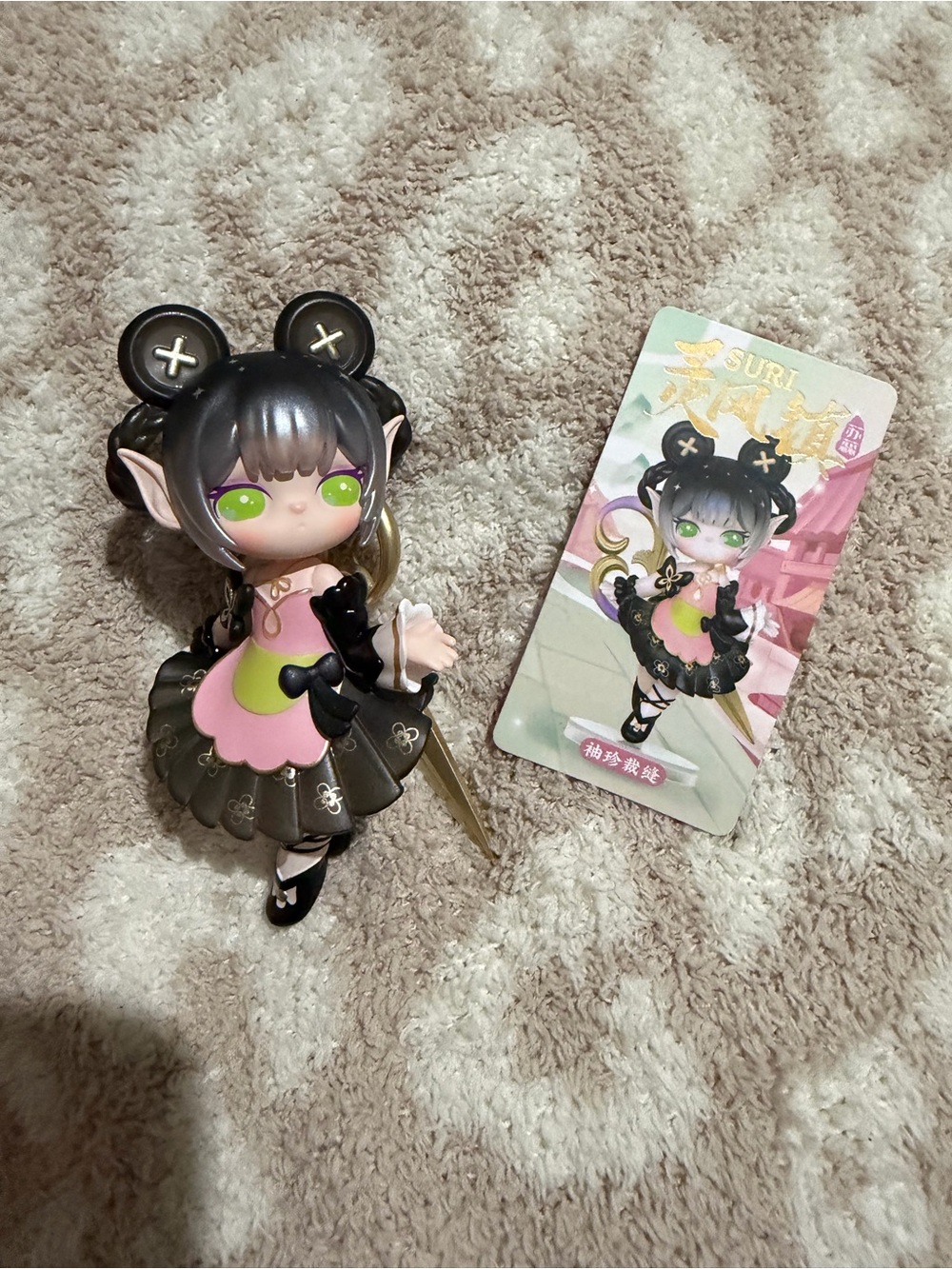 Suri Cute Black & Pink Elf Girl Vinyl Figure